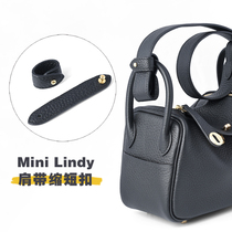 Chen Geng modified the Mini Lindy19 shoulder strap shortening buckle and modified the H bag with hand-stitched wax thread to adjust the shoulder strap length buckle.