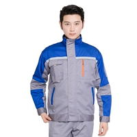 Конфеты серый фон синие длинные рукава