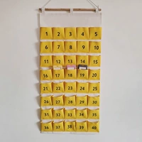 Желтая сумка для карточек без надписей с 40 карманами.