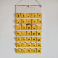 Желтая сумка для карточек без надписей с 35 карманами.