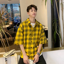 Summer Korean plaid shirt mens five-point sleeve raw edge short-sleeved Hong Kong wind mid-sleeve shirt trend student loose half-sleeve