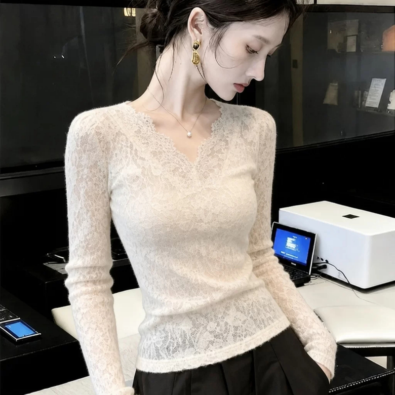 French-Style Mature V-Neck Lace Trim Hollow-Out Top for Women, Slim-Fit Long-Sleeve Base Shirt, Gentle Style Inner Top French-Style Mature V-Neck Lace Trim Hollow-Out Top for Women, Slim-Fit Long-Sleeve Base Shirt, Gentle Style Inner Top