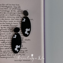 Black Flower Showa style Japanese retro temperament gentle girl Black Flower long earrings ear clip