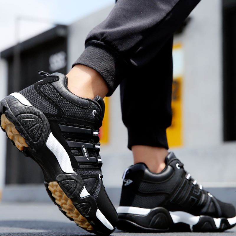 2018 casual Korean version 100 hitch for men's autumn and winter gush warm tourism sneakers teenage tidal new cotton shoes