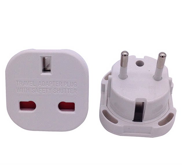 European standard to British standard conversion plug China Hong Kong electrical appliances Europe with two round feet to three square holes small converter