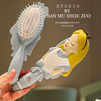 Горстка голубой девушки