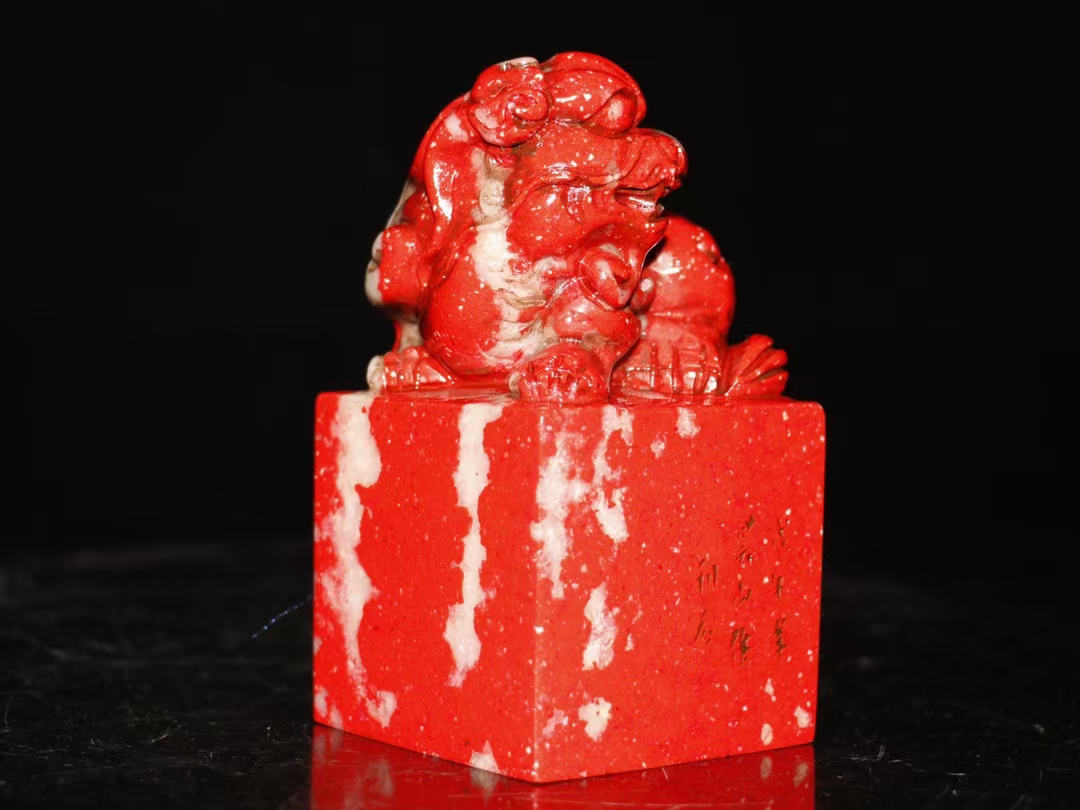 Chicken blood stone pure hand-carved Pixiu Rui beast jade seal seal decoration Wuwu year Wushan craft gift decoration