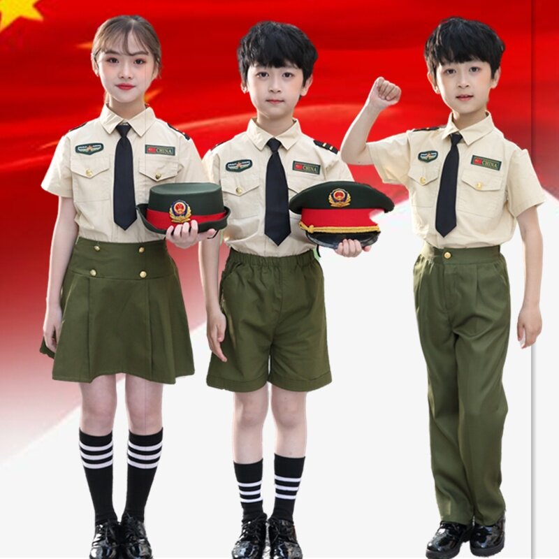 Tong's heart goes out to the party to serve the children's Red Star Primary School pupil red scarves with red scarves and red scarves for men and women