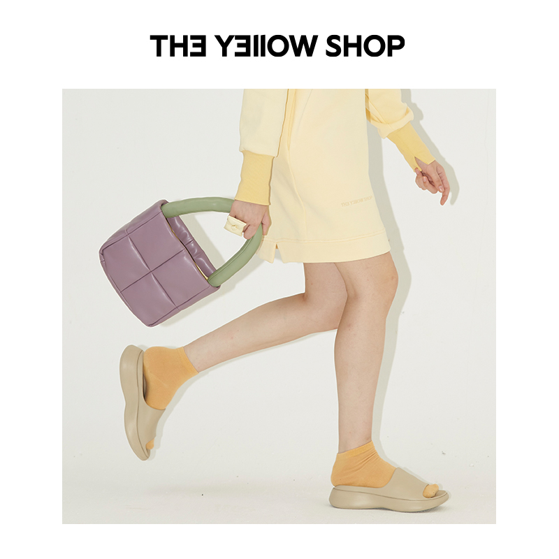 TheYellowShop Di Li Reba also has a mid-size hand tote bag with the pre-spring eco-friendly PU leather down bag