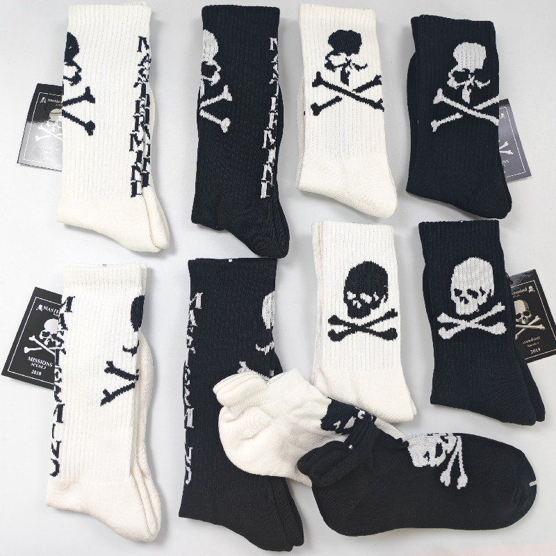 New Japanese Light Luxury Skull Black and White Thickened Towel Bottom Low-Rise Cotton Blend Sports Mid-High Tube Socks for Men and Women Trendy Socks