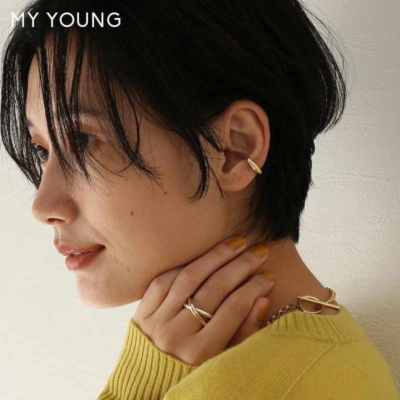 MY day single ~ day series lukewarm wind ~ salt can be sweetened ~ simple line profiled circle misplaced opening ear bone clip