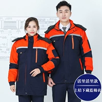 Пять поколений жизни — оранжевый сверху и темно-синий хлопковый плащ снизу.