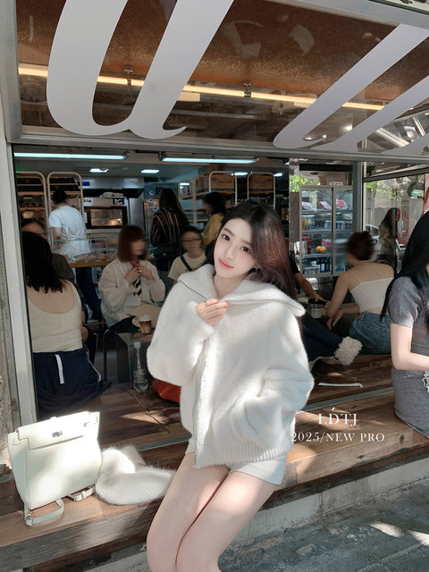 LDTJ haute couture cream frosting winter and autumn noble temperament casual lapel warm short fur thick coat for women