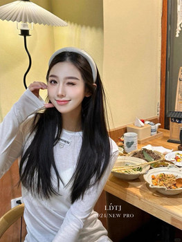 Ldtj High-End Base Shirt, Autumn White Letter Long-Sleeve Round-Neck French-Style Casual Sun-Protective Base Shirt for Women