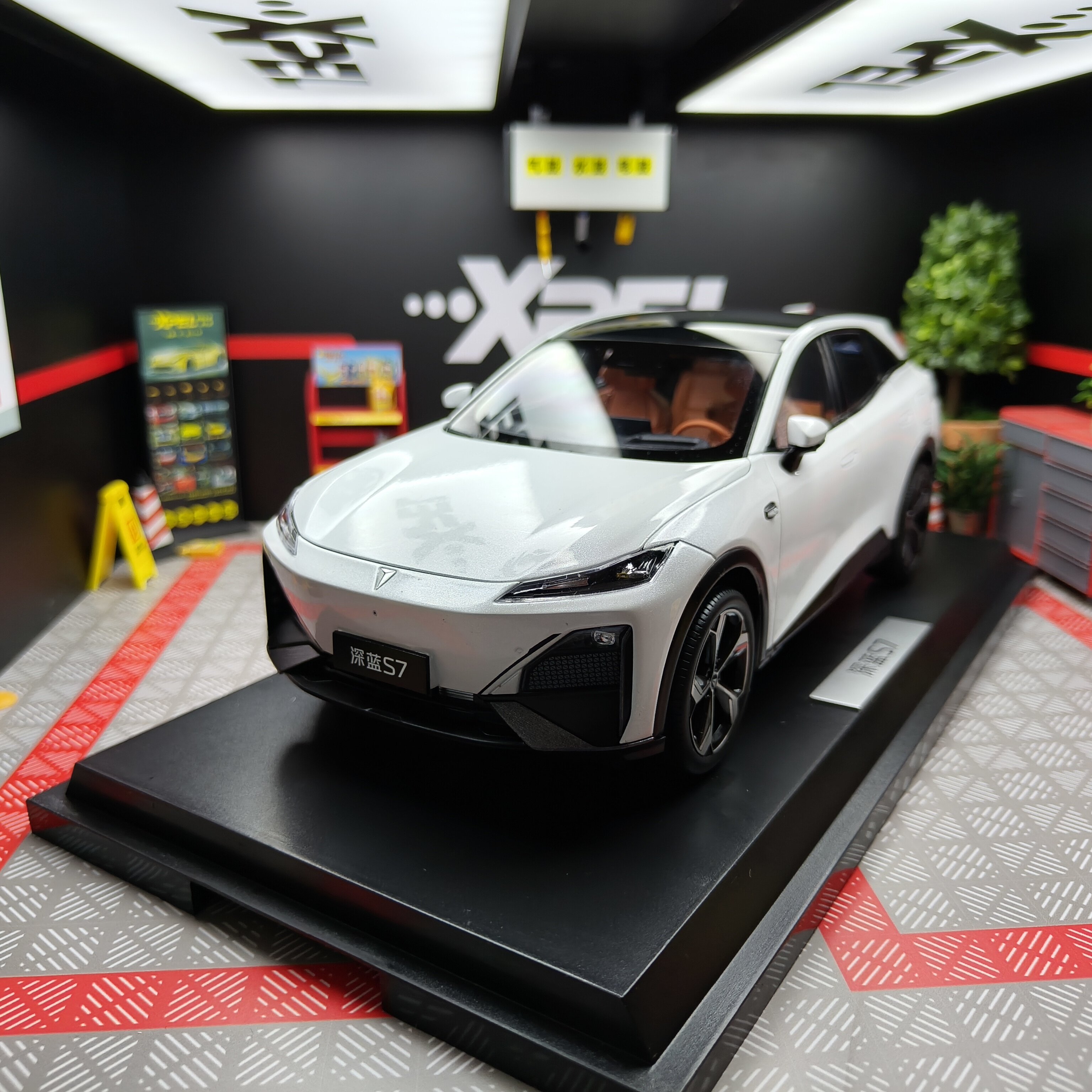 長安ディープブルーS7オリジナルカーモデル1:18合金素材フルオープンドアコレクタブルディスプレイモデルギフト