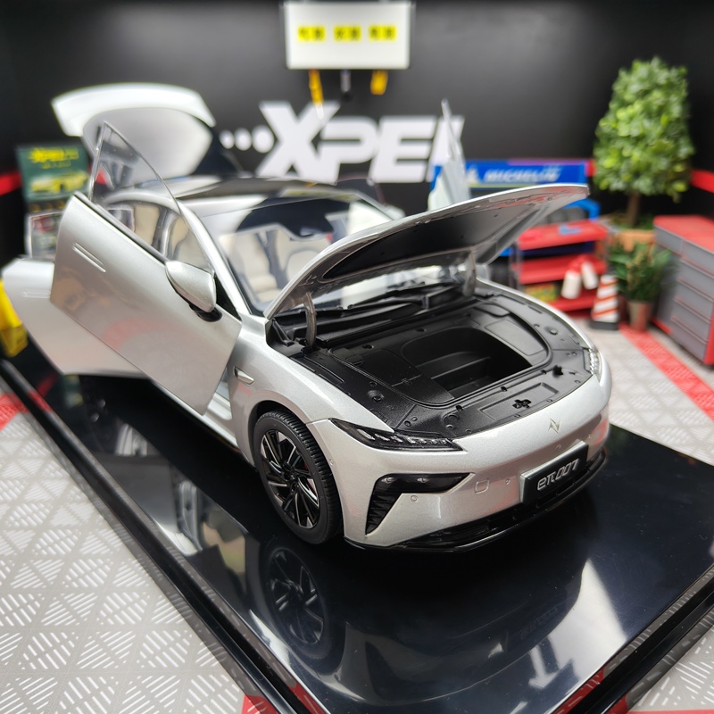 Dongfeng Yipao 007 008 Original Car Model 1:18 Alloy Material Full Door Collection and Placement Model Products