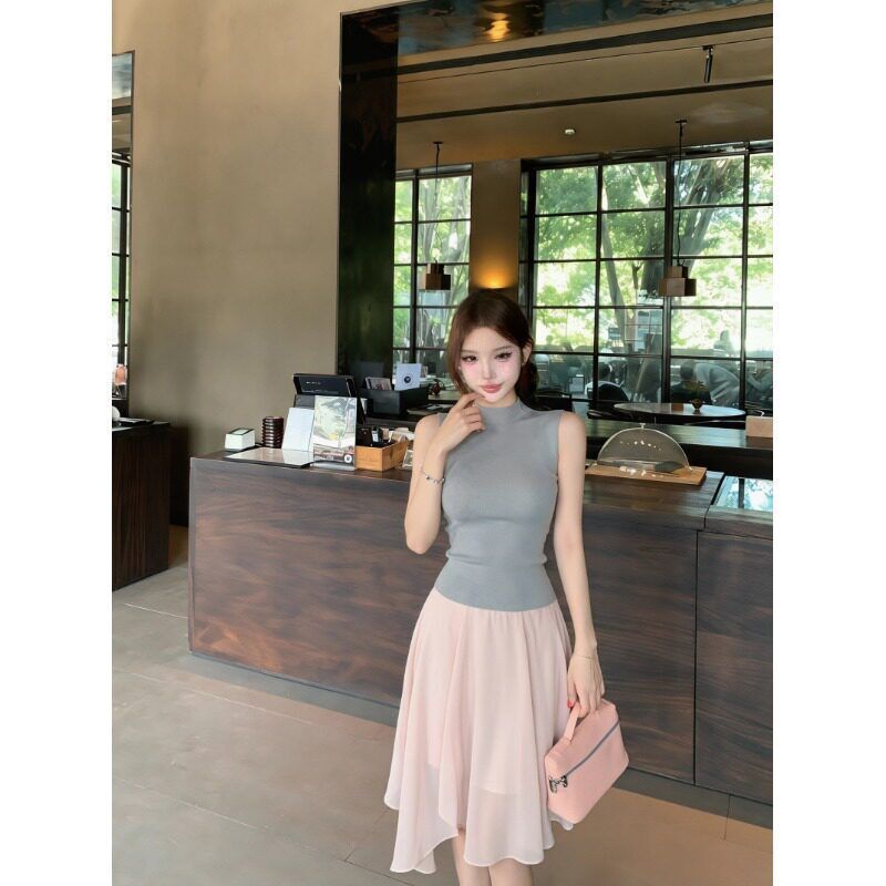 A Gentle and Ethereal Outfit: a Complete Set of New Summer Styles for Women, Including a Slim-Fitting Sleeveless Top with a Half-High Collar and a Two-Piece Skirt Set A Gentle and Ethereal Outfit: a Complete Set of New Summer Styles for Women, Including a Slim-Fitting Sleeveless Top with a Half-High Collar and a Two-Piece Skirt Set