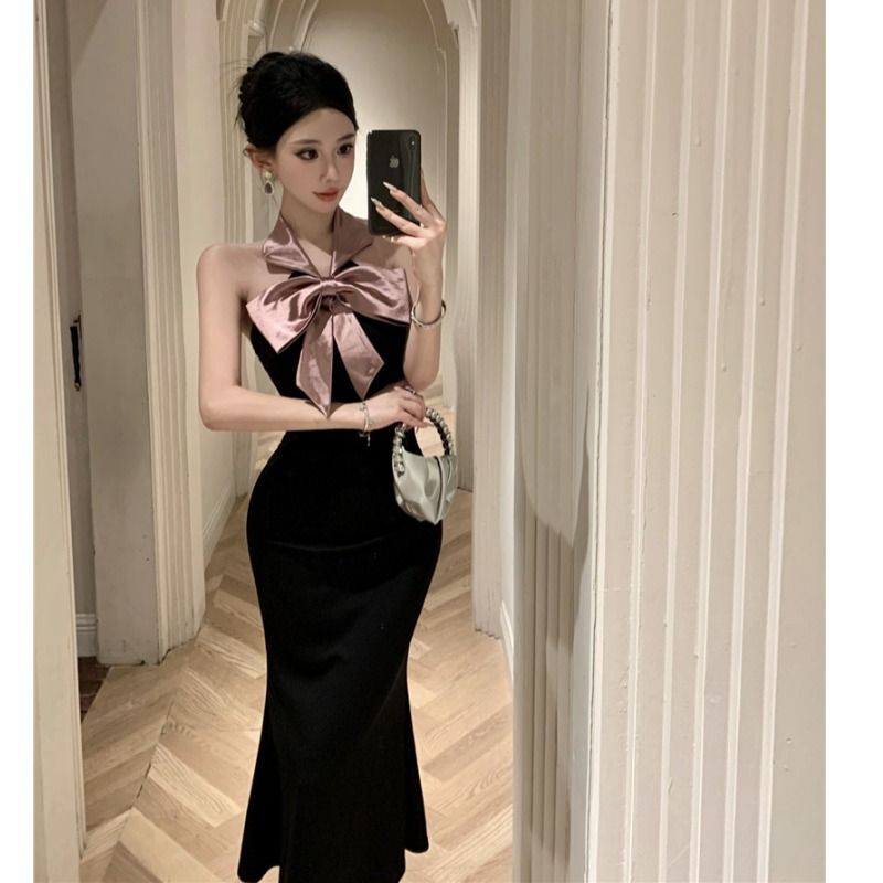 Hot Girl Halter Neck Dress with Beautiful Back, New Summer Style with Bow Design, Super Flattering and Elegant Bodycon Dress Hot Girl Halter Neck Dress with Beautiful Back, New Summer Style with Bow Design, Super Flattering and Elegant Bodycon Dress