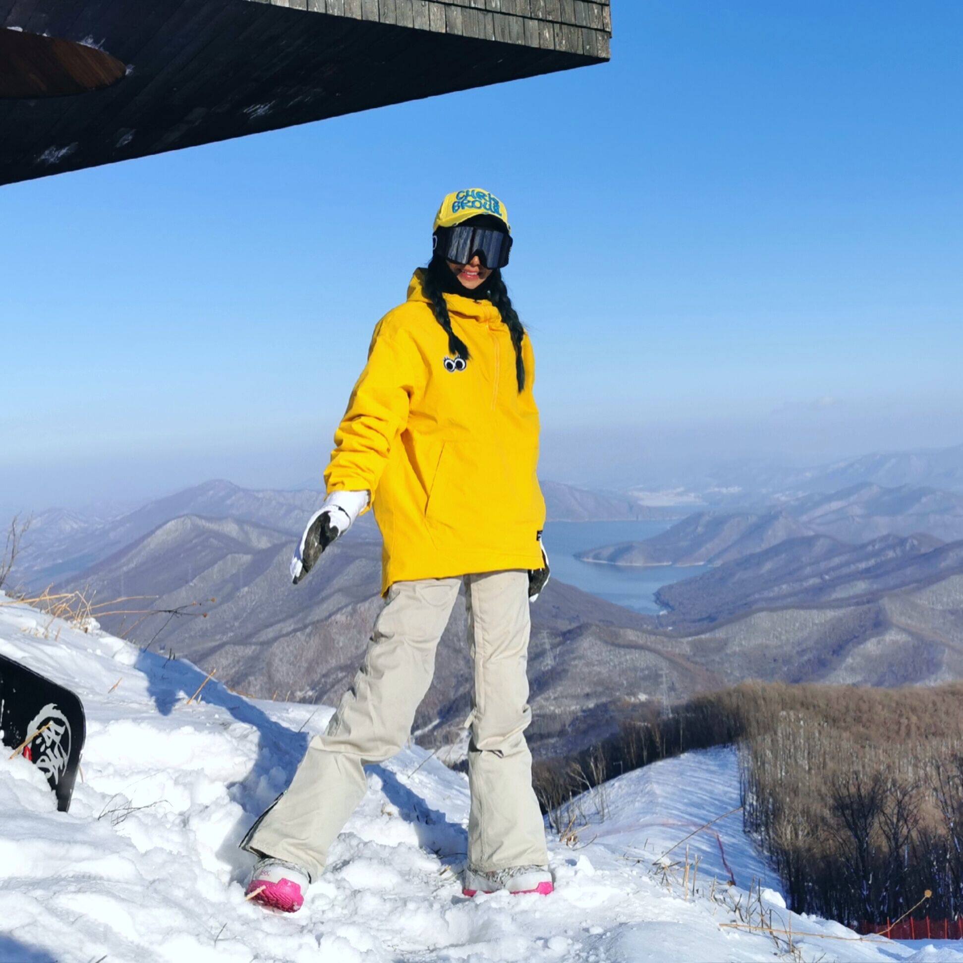 Yellow single double board windproof and warm ski suit equipped with male and female identical waterproof and abrasion resistant