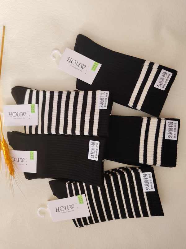 Women's Socks, Cashmere Socks, Autumn and Winter Hot-Selling Warm Mid-Calf Japanese Style ins Stacked Socks, Cashmere Long Socks, Fashionable