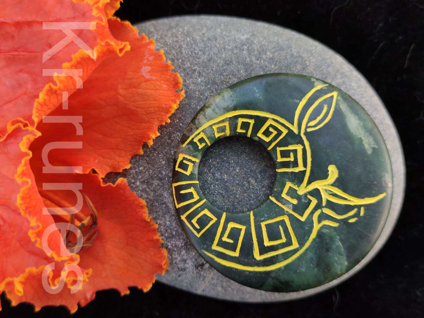 Totem's moon natural crystal jade energy pendulum