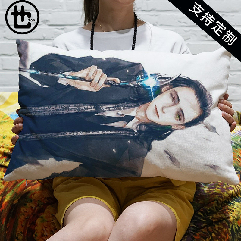 Tom Hidleston Shussen Surrounded Pillows Customized Customized Custom Customized Custom Custom Custom on the Loki Cube