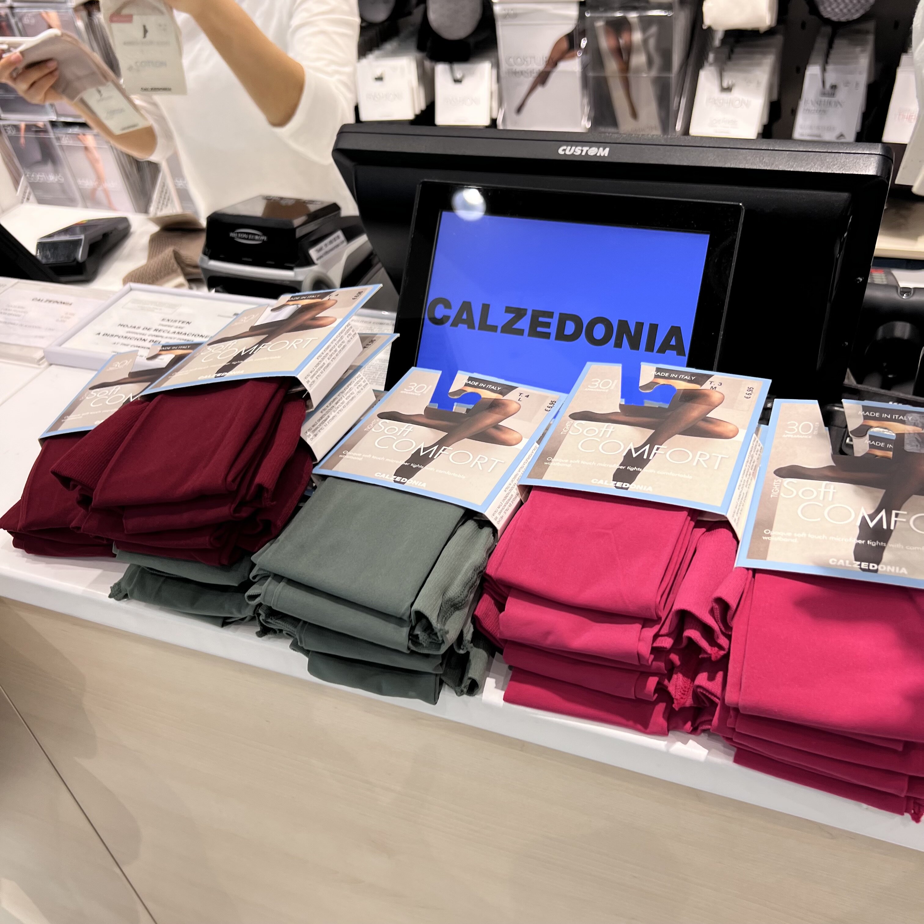 колготки / чулки дна 欧版正品calzedonia30d哑光微透连裤袜百搭纯色高弹力多色mic049