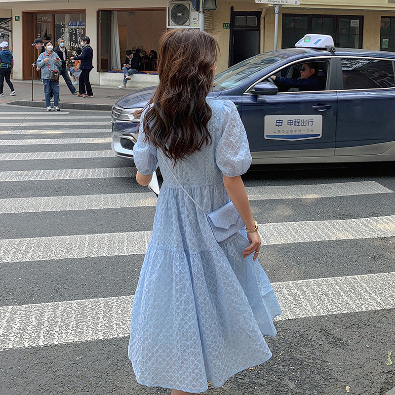 Fan-style dress woman 2022 Summer new advanced senses bubble cuff first love comeback small crowdage design gentle dresses