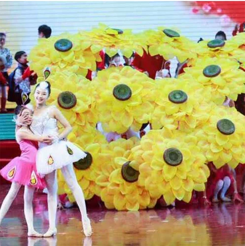 Танцевальные реквизиты под подсолнутые зонтичные игры церемония открытие танцевального исполнения взрослые сцены