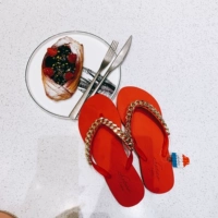 Dép xỏ ngón Dép xỏ ngón Phụ nữ mặc chống trượt Chuỗi kim loại Joker Cao su phẳng Bãi biển Thong Flip Flops - Dép  dép