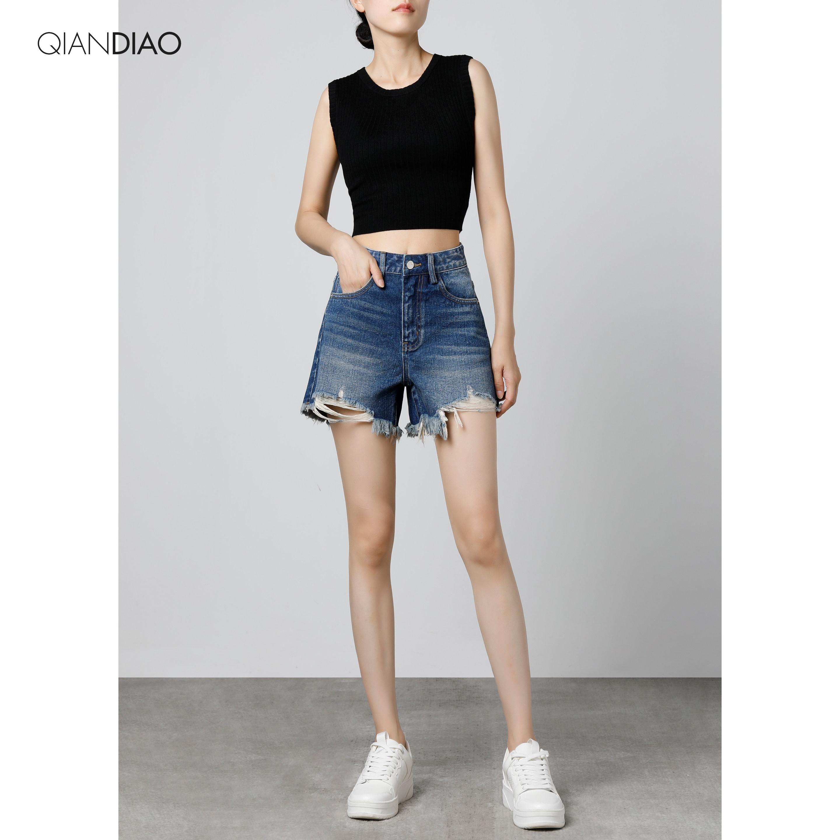 Ripped denim shorts women's summer 2022 new high-waisted loose and thin burrs ins ultra-high-waisted a-line wide-legged hot pants