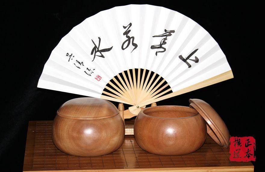 古风素面七寸大号骨扇如何选择?适合2026年潮流吗?