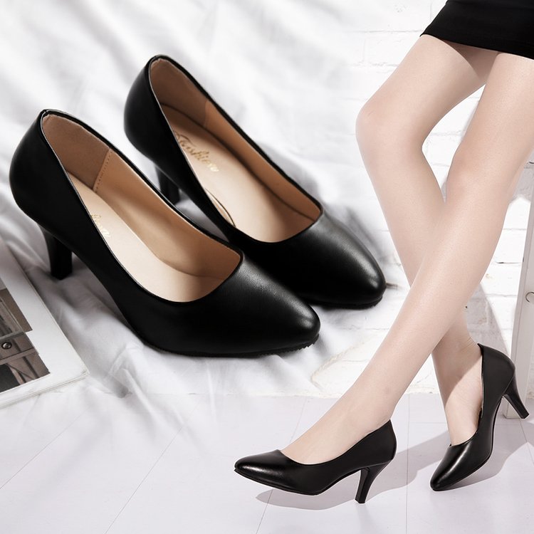 In the spring of 2019, new pointed black heels female shallow mouth of soft - nosed shoes career formal single shoe heel