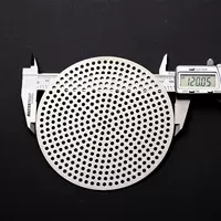 Круглый сливной патрубок для пола диаметром 12 см, диаметр отверстия 3 мм.