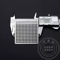 Квадратный сливной патрубок для пола диаметром 7 см, диаметр отверстия 3 мм.