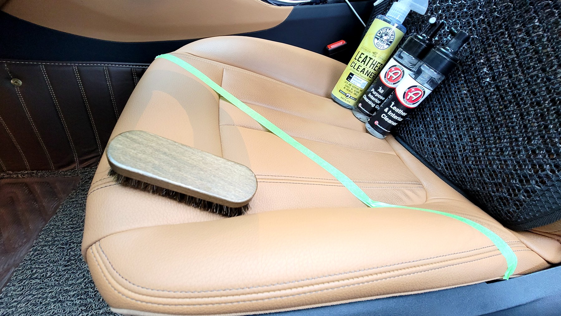 Automotive Interior Leather Brushed Horse Mane Wood Handle Details Brush with leather cleanser Clean genuine leather material