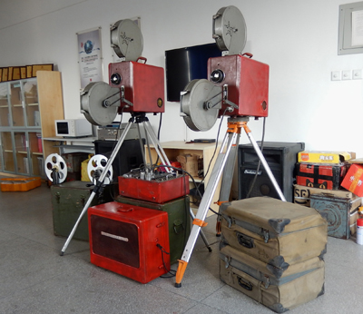 Cinema 35 mm early red shell liberation 103 movie machine set