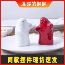 Warm hug little man ceramic Li Qin long-term with small porcelain doll hug ornaments cute cartoon creativity