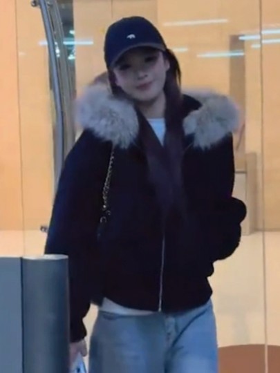 Abrigo de piel de estilo perezoso con capucha de estilo coreano para mujer 2025 otoño e invierno nuevo estilo cuello de piel desmontable top corto suelto de moda