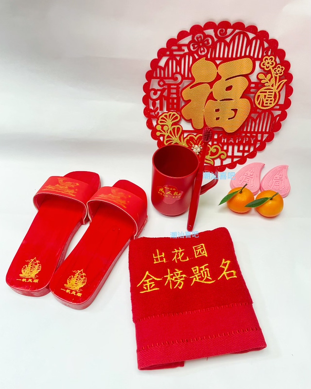 Red Shoes and Red Wooden Clogs for Coming-Of-Age Ceremony in Chaoshan, Traditional Wooden Clogs, Traditional Red Shoes for 15-Year-Olds Red Shoes and Red Wooden Clogs for Coming-Of-Age Ceremony in Chaoshan, Traditional Wooden Clogs, Traditional Red Shoes for 15-Year-Olds