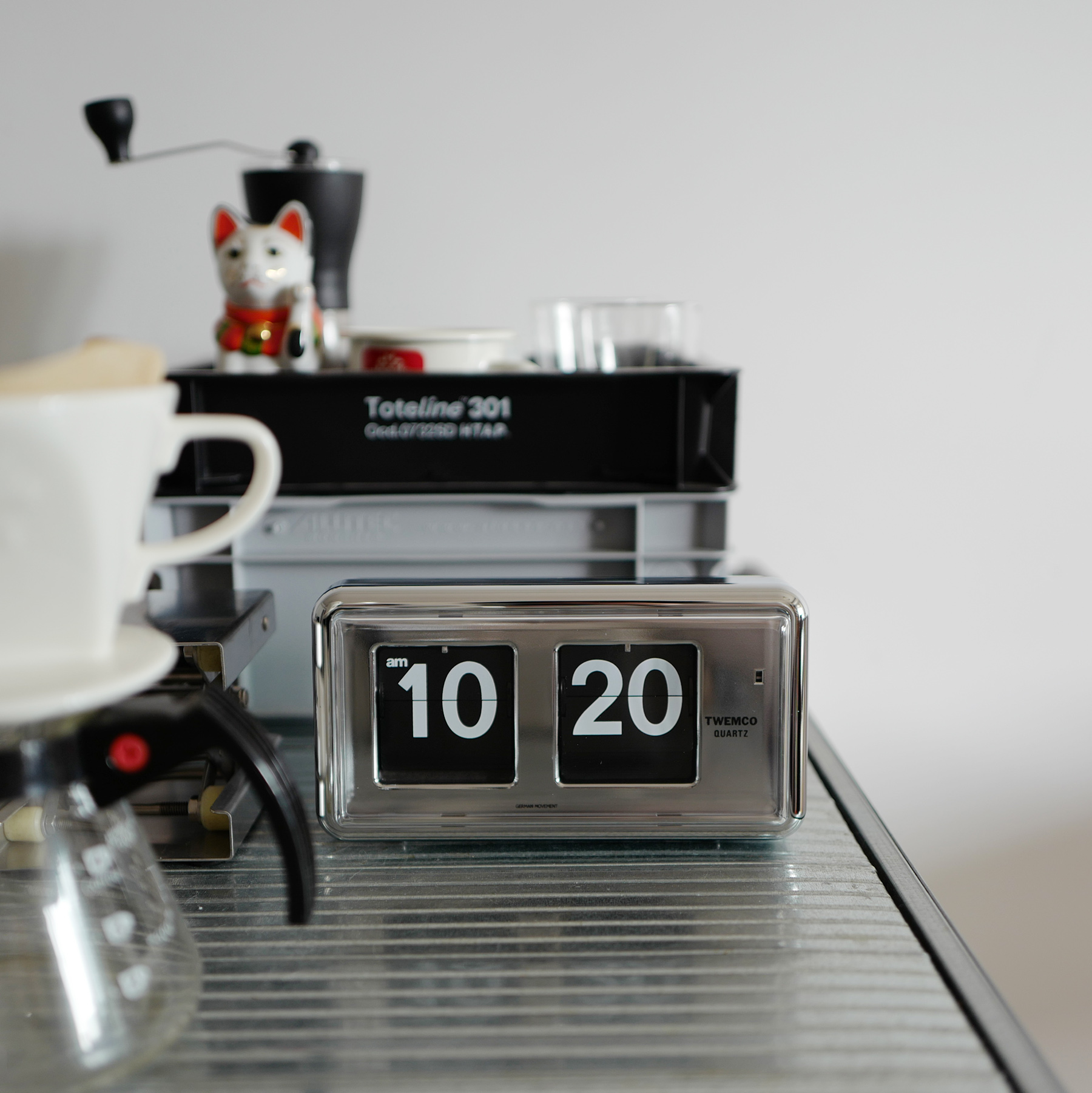 Part of the stock Japanese industrial style home TWEMCO wall clock desk clock flip clock Home office NIGO