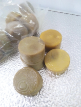 Spring wax is used to repair Sheng instruments. It is specially made by the Sheng factory. It is divided into winter and summer. The viscosity is good so that the spring will not fall off.