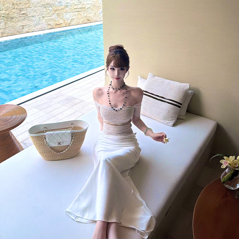 Moon Vera [Silver Pearl Shell] Socialite Style Slim Dress Set Women's Lace Off-Shoulder Top and Skirt