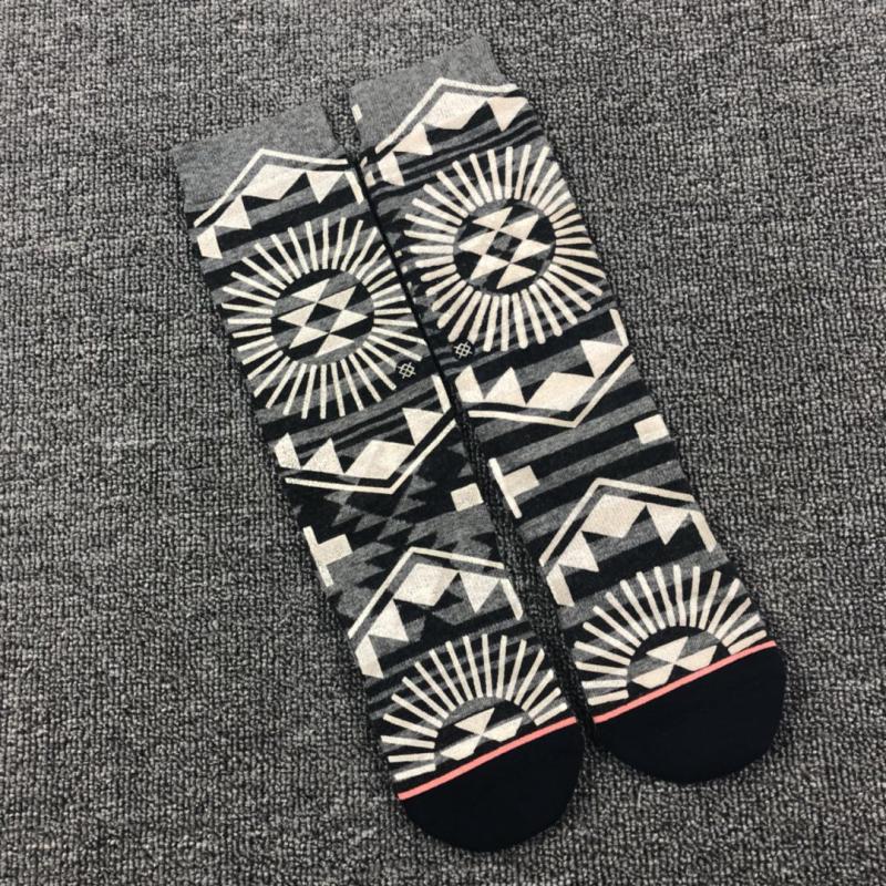 Stance lady trượt ván vớ thủy triều Châu Âu và Hoa Kỳ gió chung tên vớ thể thao thời trang vớ thanh lịch - Vớ thể thao vớ đẹp