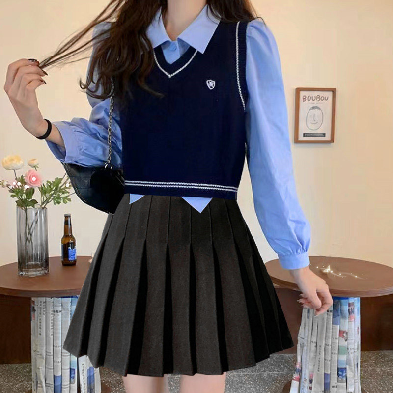 Short Sweater Vest, Knitted Vest, Retro Style for Petite Individuals, Layered Outerwear, College-Style Three-Piece Skirt Set