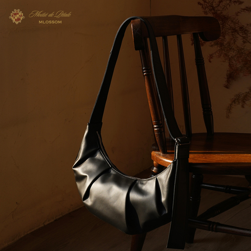 Half Petals Italian Goatskin Stereo Pleated Croissant Ultra First Design Riri Zipper