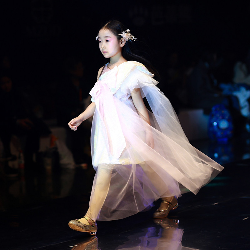 Girl Gown Princess Dresses 2022 New Children Walking Show Bright Films Show Costumes Flowers Children Pianos For High End