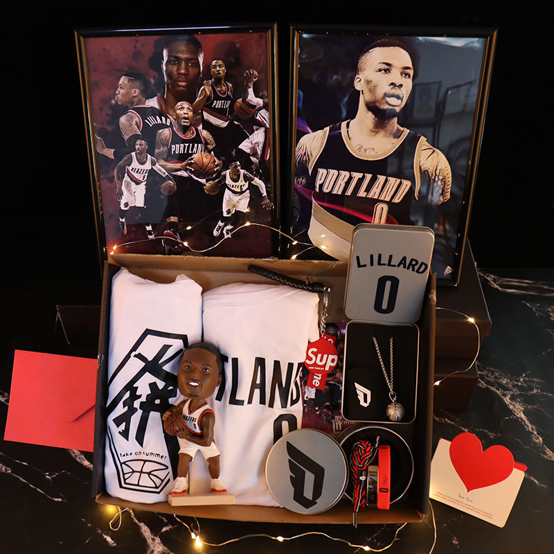 Lillard puppet pioneer short-sleeved jersey T-shirt model poster bracelet doll to send basketball boys day gift