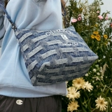 Трендовая сумка на одно плечо подходит для мужчин и женщин для влюбленных для отдыха, осенняя, тренд сезона