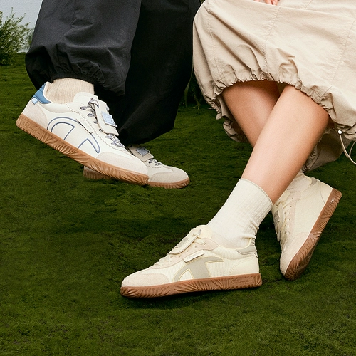 [В том же стиле Ван Цзюнькая] Повседневная обувь Champion 𫔮 для женщин, осенние новые пригородные туфли для моральных тренировок с Т-образной головкой для пар